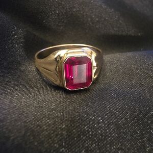 Gold 10k Vintage Ring with Red Ruby Gemstone